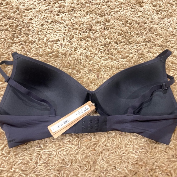 Skims Wireless Form T-Shirt Bra Black - Picture 9 of 12